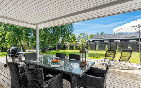 Felicia - 350M from the Sea: Holz, Zuhause, Veranda, Deck, Hartholz, Dach, Holzbeize, Holzboden, Eco Hotel