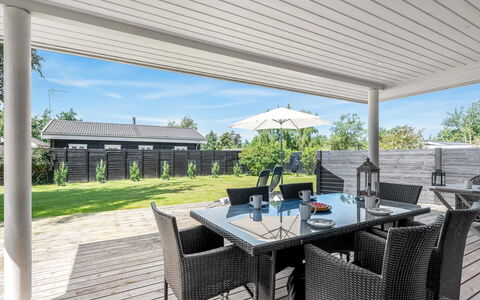 Felicia - 350M from the Sea: Holz, Zuhause, Veranda, Deck, Hartholz, Dach, Holzbeize, Holzboden, Eco Hotel