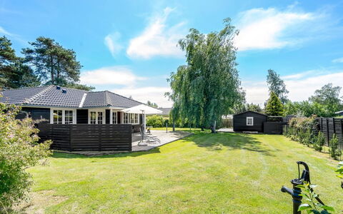 Felicia - 350M from the Sea: Holz, Zuhause, Veranda, Deck, Hartholz, Dach, Holzbeize, Holzboden, Eco Hotel