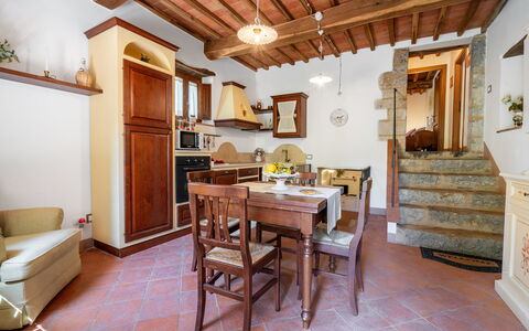 Chiara House In Galenda, Chianti, Pool And Nature: Tabelle, Möbel, Gebäude, Holz, Interior Design, Die Architektur, Wohnzimmer, Fussboden, Flooring, Holzbeize