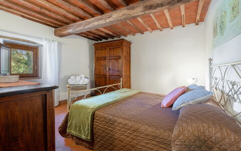 Chiara House In Galenda, Chianti, Pool And Nature: Möbel, Gebäude, Komfort, Holz, Interior Design, Cabinetry, Bett, Fussboden, Haus, Flooring