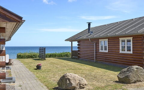 Antim - 10M from the Sea: Holz, Möbel, Wohnung, Zimmer, Decke, Holzbeize, Stuhl, Hartholz, Lack, Holz