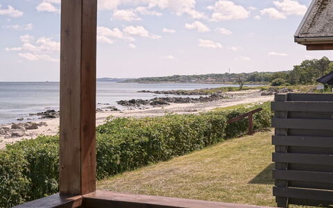 Antim - 10M from the Sea: Holz, Möbel, Wohnung, Zimmer, Decke, Holzbeize, Stuhl, Hartholz, Lack, Holz