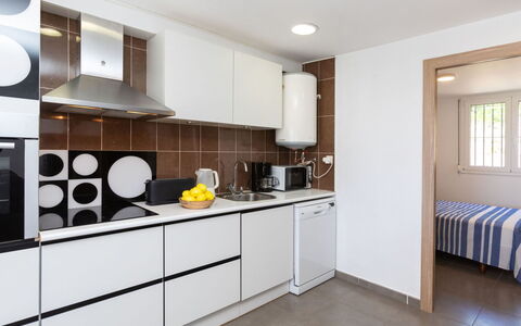 Los Pinos: Cabinetry, Countertop, Zapfhahn, Holz, Interior Design, Küche, Herd, Fenster, Flooring