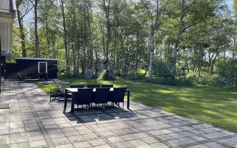 Patrice - 300M from the Sea: Holz, Zuhause, Veranda, Deck, Hartholz, Dach, Holzbeize, Holzboden, Eco Hotel