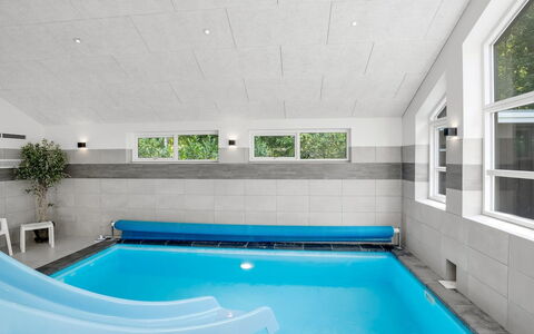 Patrice - 300M from the Sea: Holz, Zuhause, Veranda, Deck, Hartholz, Dach, Holzbeize, Holzboden, Eco Hotel