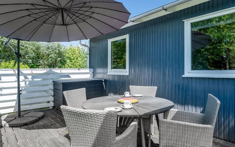 Galt - 500M from the Sea: Holz, Zuhause, Veranda, Deck, Hartholz, Dach, Holzbeize, Holzboden, Eco Hotel