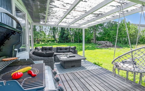 Galt - 500M from the Sea: Holz, Zuhause, Veranda, Deck, Hartholz, Dach, Holzbeize, Holzboden, Eco Hotel