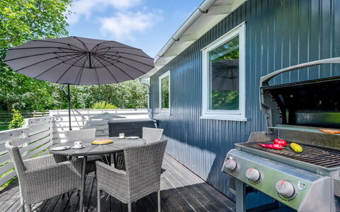 Galt - 500M from the Sea: Holz, Zuhause, Veranda, Deck, Hartholz, Dach, Holzbeize, Holzboden, Eco Hotel