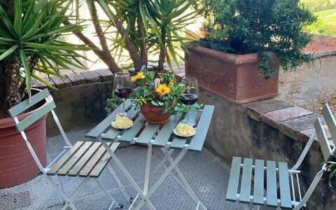 Bocelli: Pflanze, Möbel, Eigentum, Tabelle, Himmel, Stuhl, Blatt, Gartenmöbel, Tisch Im Freien, Die Architektur