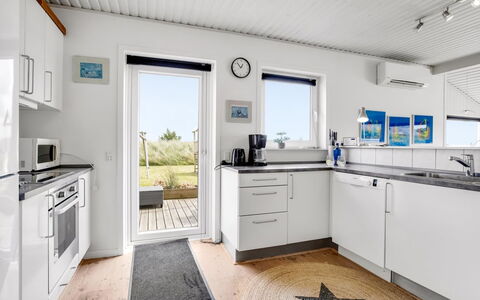 Hejdi - 650M from the Sea: Zuhause, Küche, Holzboden, Hartholz, Stuhl, Daylighting, Farbe, Countertop, Aluminium, Kamin