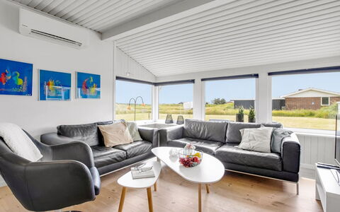 Hejdi - 650M from the Sea: Interior Design, Decke, Flooring, Couch, Fussboden, Zuhause, Möbel, Wohnzimmer, Design