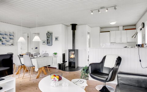 Hejdi - 650M from the Sea: Interior Design, Möbel, Flooring, Decke, Wohnzimmer, Zuhause, Fussboden, Beleuchtung, Zimmer, Light Fixture