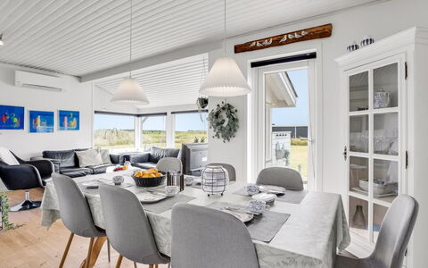 Hejdi - 650M from the Sea: Möbel, Zuhause, Interior Design, Haus, Stuhl, Decke, Küche & Esszimmer Tisch, Hütte, Wohnzimmer, Light Fixture