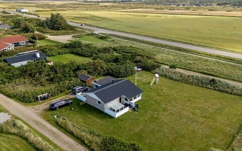 Hejdi - 650M from the Sea: Wohngebiet, Haus, Dach, Einfach, Zuhause, Landschaft, Grundstueck, Vogelperspektive, Ländliches Gebiet, Menschliche Siedlung