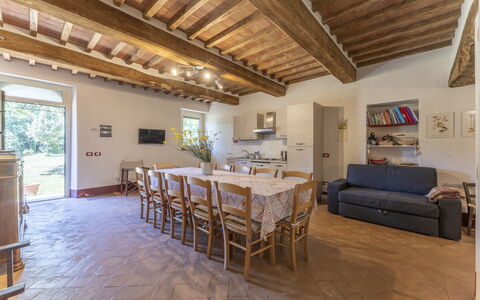 Le Casaline Di Sopra, Massa Marittima: Tabelle, Möbel, Eigentum, Couch, Zimmerpflanze, Holz, Fenster, Interior Design, Flooring, Fussboden