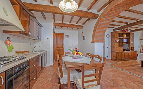 La Montana: Tabelle, Möbel, Eigentum, Cabinetry, Stuhl, Holz, Orange, Interior Design, Die Architektur, Küche