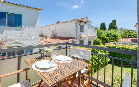 Can Plana: Himmel, Eigentum, Tabelle, Möbel, Pflanze, Gebäude, Stuhl, Interior Design, Schatten, Geschirr