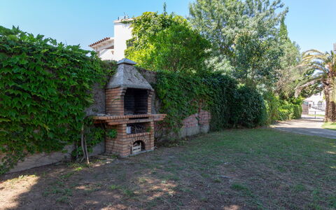 Can Plana: Himmel, Eigentum, Tabelle, Möbel, Pflanze, Gebäude, Stuhl, Interior Design, Schatten, Geschirr