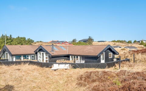 Emin - 700M from the Sea: Haus, Dach, Zuhause, Hütte, Estate, Bauernhaus, Veranda, Abstellgleis, Villa