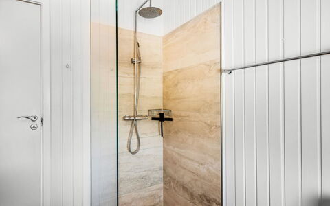 Emin - 700M from the Sea: Flooring, Holz, Fussboden, Armatur, Interior Design, Badezimmer, Installation, Fliese, Dusche, Duschtür