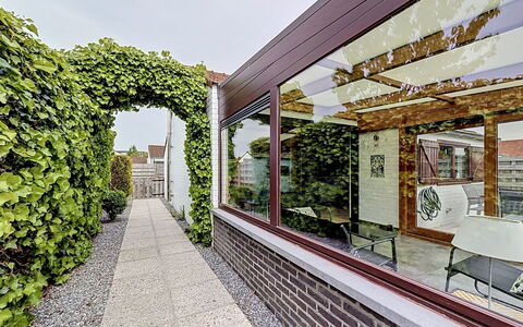 Reynaertpark with Parking: Die Architektur, Strauch, Garten, Schatten, Garten, Daylighting, Landscaping, Backstein, Zimmerpflanze, Hof