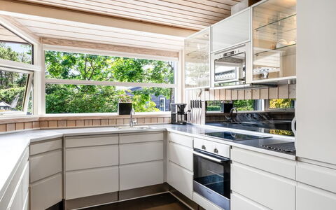 Fritzi - 1.7Km from the Sea: Interior Design, Küche, Holz, Flooring, Countertop, Decke, Cabinetry, Küchengerät, Zuhause, Fussboden