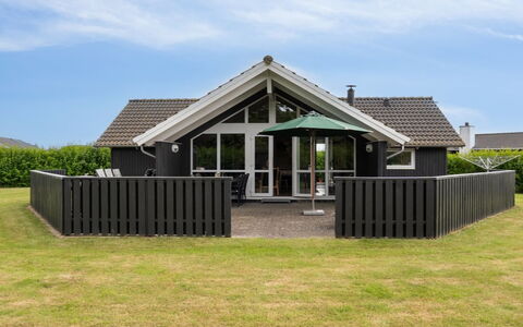 Siggi - 800M from the Sea: Dach, Haus, Zuhause, Hütte, Abstellgleis, Estate, Schatten, Gartenbauten, Rasen, Veranda