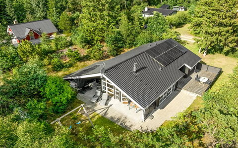 Brunetta - 350M from the Sea: Holz, Zuhause, Veranda, Deck, Hartholz, Dach, Holzbeize, Holzboden, Eco Hotel