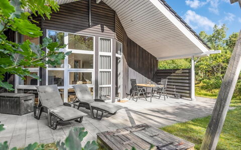 Brunetta - 350M from the Sea: Holz, Zuhause, Veranda, Deck, Hartholz, Dach, Holzbeize, Holzboden, Eco Hotel
