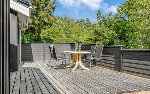 Brunetta - 350M from the Sea: Holz, Zuhause, Veranda, Deck, Hartholz, Dach, Holzbeize, Holzboden, Eco Hotel