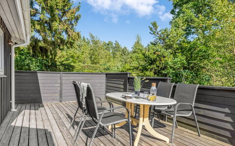 Brunetta - 350M from the Sea: Holz, Zuhause, Veranda, Deck, Hartholz, Dach, Holzbeize, Holzboden, Eco Hotel