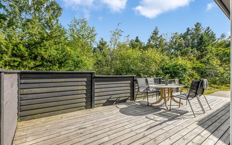 Brunetta - 350M from the Sea: Holz, Zuhause, Veranda, Deck, Hartholz, Dach, Holzbeize, Holzboden, Eco Hotel