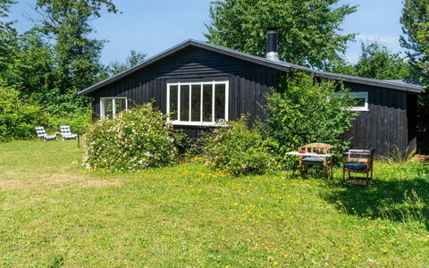 Krister - 900M from the Sea: Dach, Haus, Zuhause, Hütte, Abstellgleis, Estate, Auffahrt, Gartenbauten, Garten, Schuppen