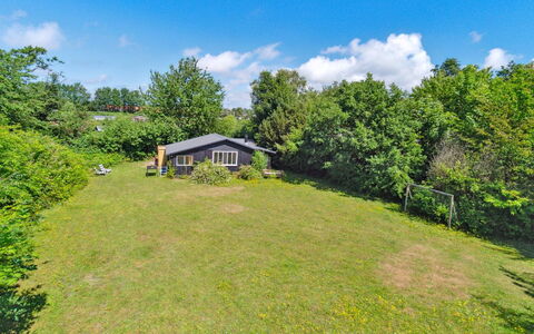 Krister - 900M from the Sea: Dach, Haus, Zuhause, Hütte, Abstellgleis, Estate, Auffahrt, Gartenbauten, Garten, Schuppen