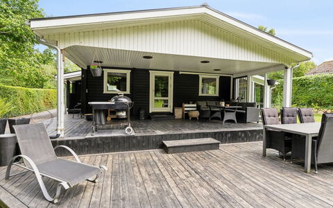 Araminta - 800M from the Sea: Möbel, Interior Design, Flooring, Fussboden, Decke, Zimmer, Stuhl, Tabelle, Wohnung, Küche & Esszimmer Tisch