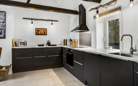 Thorgot - 3Km from the Sea: Küche, Countertop, Küchengerät, Flooring, Holz, Cabinetry, Major Appliance, Interior Design, Decke, Möbel