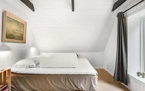 Thorgot - 3Km from the Sea: Interior Design, Flooring, Fussboden, Schlafzimmer, Holz, Möbel, Decke, Bett, Linens, Textil