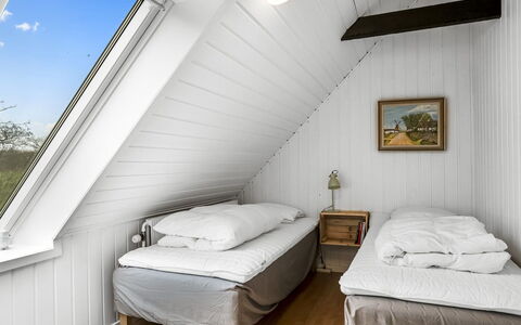 Thorgot - 3Km from the Sea: Holz, Schlafzimmer, Fussboden, Decke, Interior Design, Flooring, Bett, Bedding, Bettdecke, Zuhause