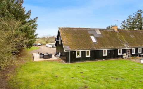 Thorgot - 3Km from the Sea: Gras, Dach, Hütte, Haus, Ländliches Gebiet, Zuhause, Grundstueck, Bauernhaus, Rasen, Estate