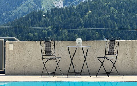 Villa Renate: Wasser, Möbel, Natur, Azurblau, Pflanze, Schwimmbad, Gartenmöbel, Berg, Baum, Steigung