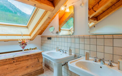 La Meridiana: Spiegel, Zapfhahn, Armatur, Sinken, Eigentum, Bad Sink, Blau, Badezimmer, Grün, Holz