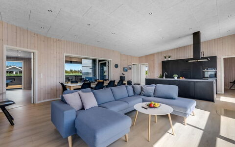 Marius - 400M from the Sea: Holz, Zuhause, Holzboden, Hartholz, Planke, Wohnzimmer, Natürliches Material, Design, Holzbeize
