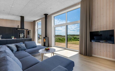 Marius - 400M from the Sea: Holz, Flooring, Fussboden, Wohnzimmer, Decke, Holzboden, Couch, Wohnung, Hartholz