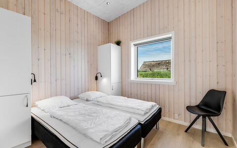 Marius - 400M from the Sea: Holz, Schlafzimmer, Einfrieren, Schnee, Planke, Winter, Bett, Bedding, Hartholz, Bettrahmen