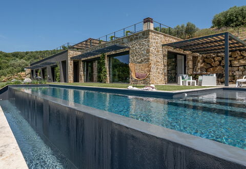 Villa Paradise: Wasser, Himmel, Eigentum, Azurblau, Gewässer, Gebäude, Pflanze, Schwimmbad, Freizeit, Baum