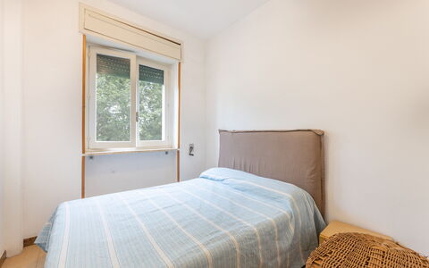 Apartment Living In Baia Verde - Gallipoli: Möbel, Gebäude, Fenster, Komfort, Azurblau, Holz, Textil, Schatten, Bett