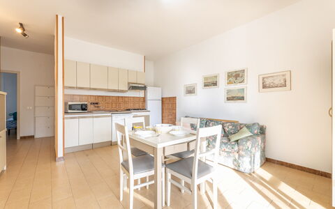Apartment Living In Baia Verde - Gallipoli: Möbel, Tabelle, Cabinetry, Gebäude, Bilderrahmen, Holz, Interior Design, Haus, Flooring, Wohnzimmer