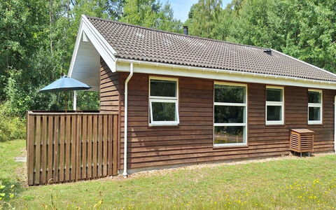Emmie - 1.2Km from the Sea: Dach, Haus, Wohngebiet, Zuhause, Estate, Hütte, Design