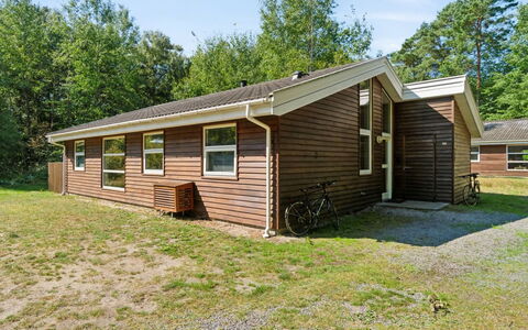 Emmie - 1.2Km from the Sea: Dach, Haus, Wohngebiet, Zuhause, Estate, Hütte, Design